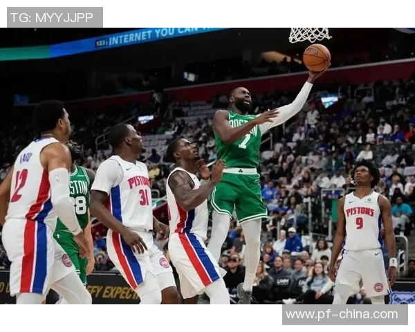 迈克布朗谈变阵策略应对绿军小球体系避免内线被迫防守后卫核心 迈克布朗谈变阵策略应对绿军小球体系避免内线被迫防守后卫核心